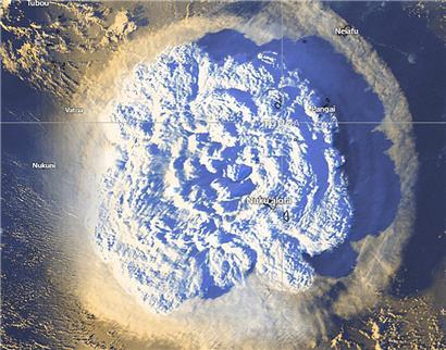 Ein Satellitenbild zeigt die Wucht der Explosion 
