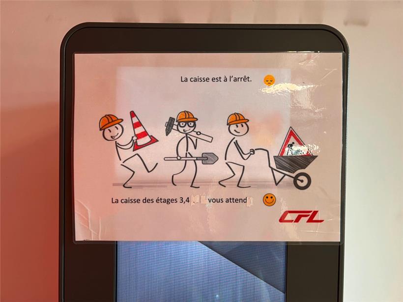 Ein Schild am nicht nutzbaren Automaten zeigt lächelnde Strichmännchen – doch das wirkt auf manche Kunden nur bedingt ansteckend
