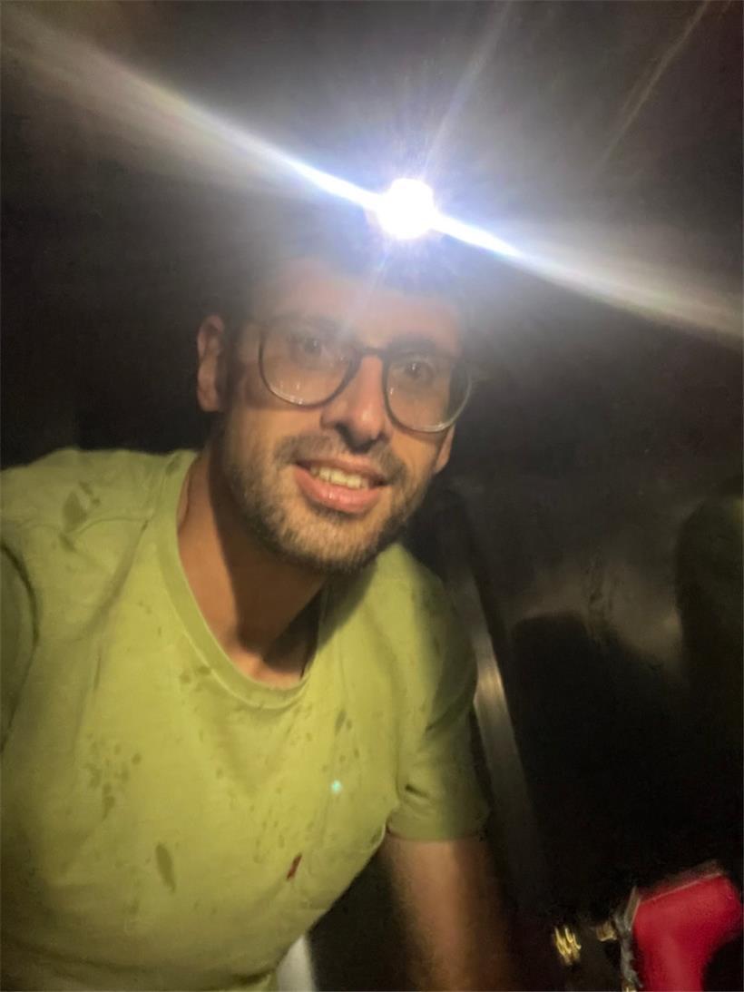 Ein Selfie aus dem Inneren des Weinfasses