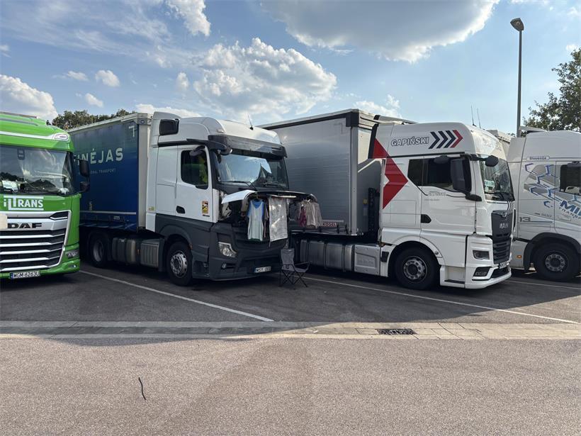 Ein Sonntagnachmittag auf dem Parkplatz Kutzhof an der A8