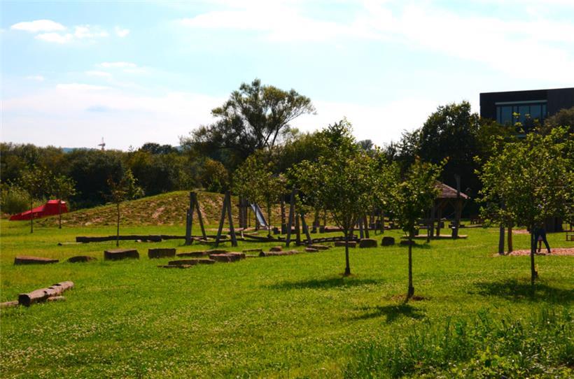 Ein Spielplatz am Rand von Bettemburg – nur einer der vielen Spielplätze entlang...