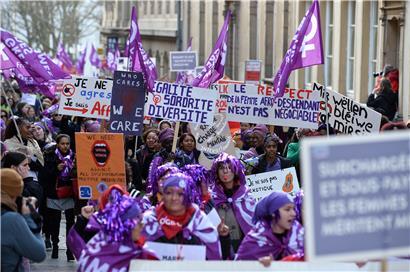 Ein Streikzug ganz in Violett: In der Hauptstadt dominierte am Samstag die Farbe der Frauenbewegung
