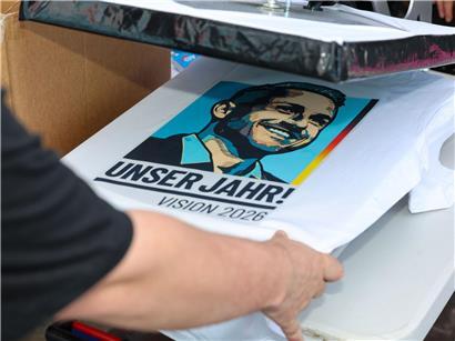 T-Shirt mit AfD-Spitzenkandidat Ulrich Siegmund, Forderungen zu Remigrationsoffensive und freiwilliger Bürgerwacht