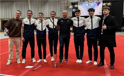 Ein Team, das fest zusammenhält: Quentin Brandenburger, Luis Estrella (2. Nationaltrainer), Joy Palermo, Dominika Bezakova (Physiotherapeutin), Jacques Renson (Nationaltrainer und technischer Direktor), Ronan Foley, Ben Mangen und Mathis Kayser (v.l.n.r.)
