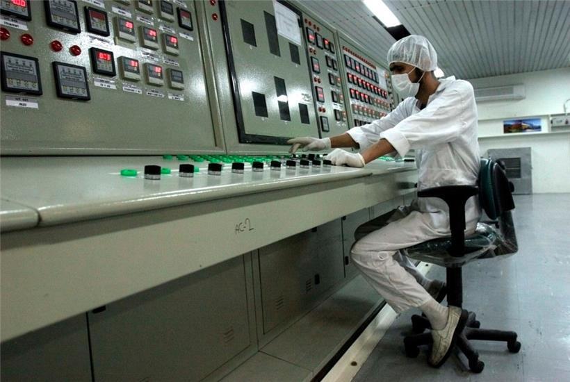  Ein Techniker arbeitet in der Uranumwandlungsanlage außerhalb der iranischen Stadt Isfahan
