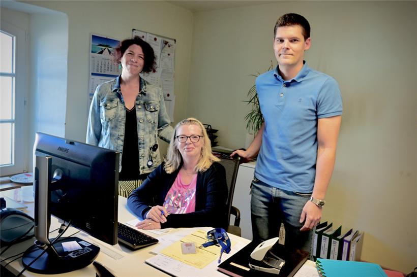 Ein Teil des Büroteams von Défi-job: Sabine Garrot, Anouck Johanns und Adrien Th...