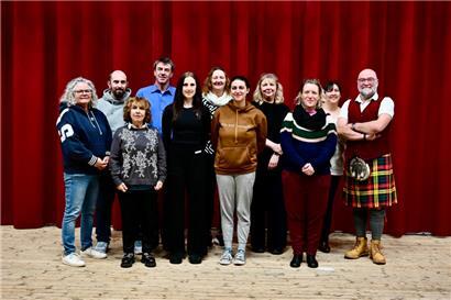Ein Teil des „Pësperkëscht“-Ensembles: froh, nach fünf Jahren wieder auf der Bühne zu stehen
