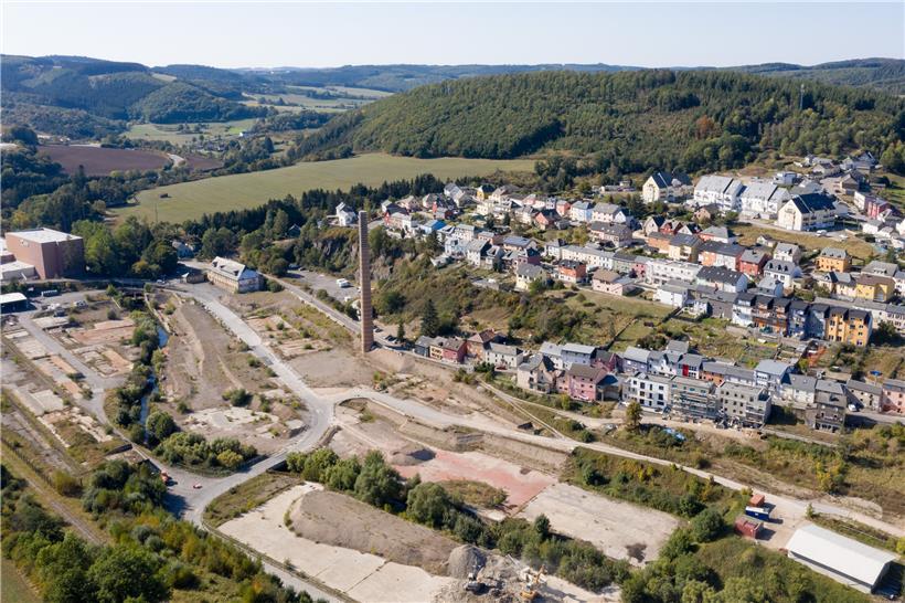 Ein Teil des ehemaligen Industriegeländes heute: Am vergangenen Montag haben die Bauarbeiten des größten Wohnungsbauprojektes des Stadt Wiltz begonnen. In einer ersten Phase entsteht ein Schulcampus.
