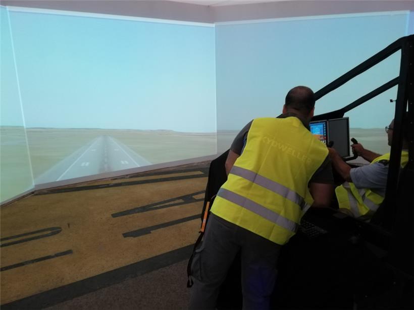 Ein Testflug des noch bemannten Flugzeugs im Simulator
