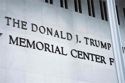 US-Bezirksrichter ordnet an, Trump-Namen vom Kennedy Center zu entfernen wegen rechtswidriger Namensänderung