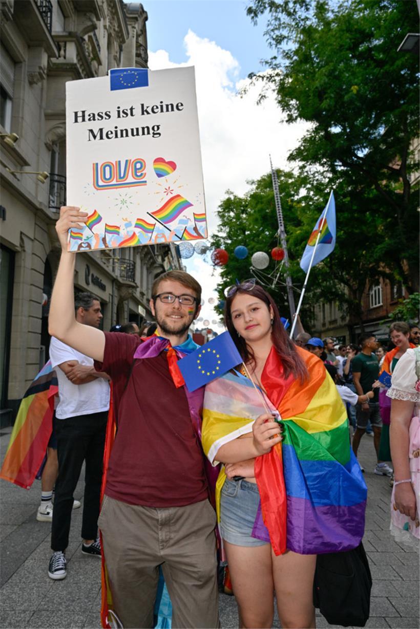 Ein Zeichen setzen gegen den Hass wollten diese beiden Pride-Gänger