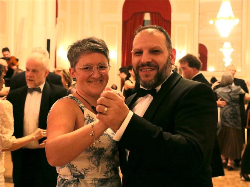 Ein Zumba-Kurs hat Laura und Paulo zum Tanzen gebracht