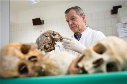Ein Zusammenhang zwischen Schädelform und psychischen Merkmalen ist wissenschaftlich heute längst widerlegt und ausgeschlossen
