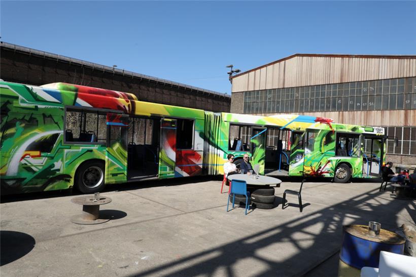 Ein ausgemusterter TICE-Bus als Zeichen der Escher Beweglichkeit