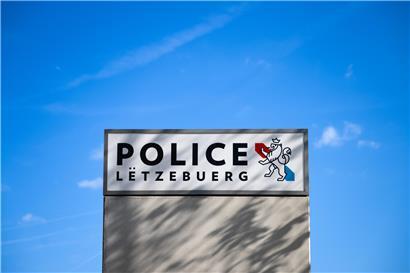 Bewaffneter Mann stiehlt am Freitagabend Tankstelle in Rosport – Überfall mit Waffe und Raub an Tankstelle