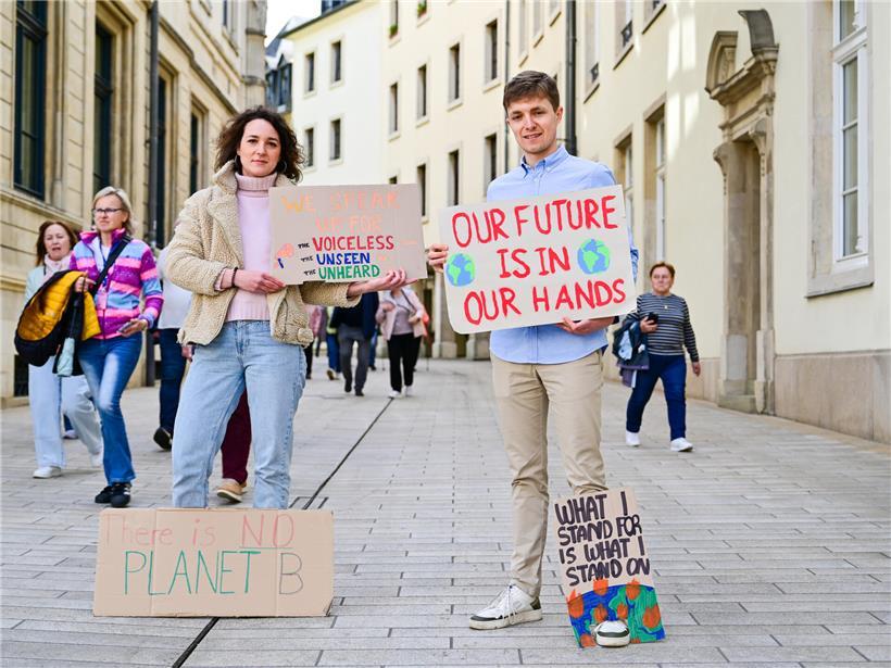 Breites Bündnis organisiert Protestmarsch mit Aktivisten Anna Topliyski und Gauthier Hansel für soziale Gerechtigkeit
