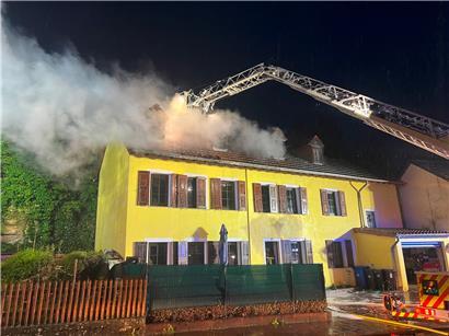 Ein brennendes Dach in Befort
