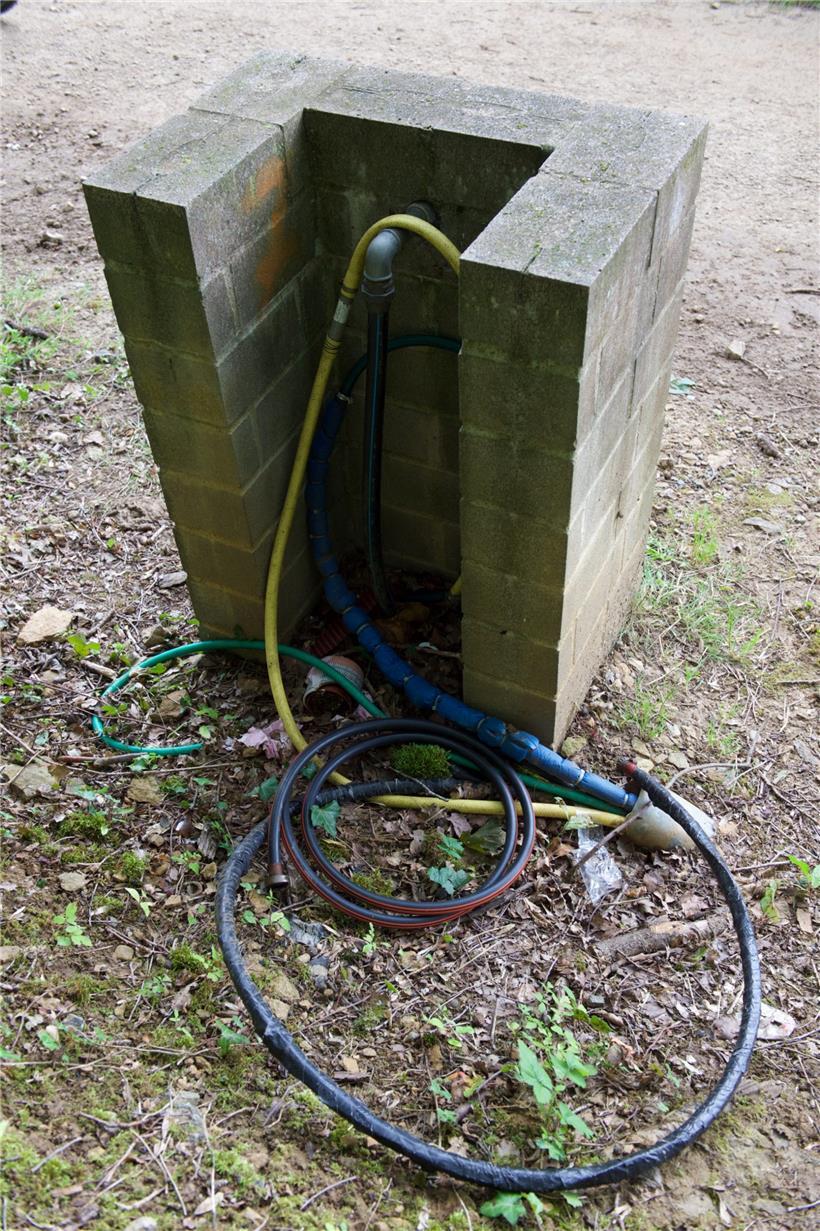 Ein buntes Wasserschlauchallerlei. Regelkonform ist das nicht. Wenn zu viele Sch...
