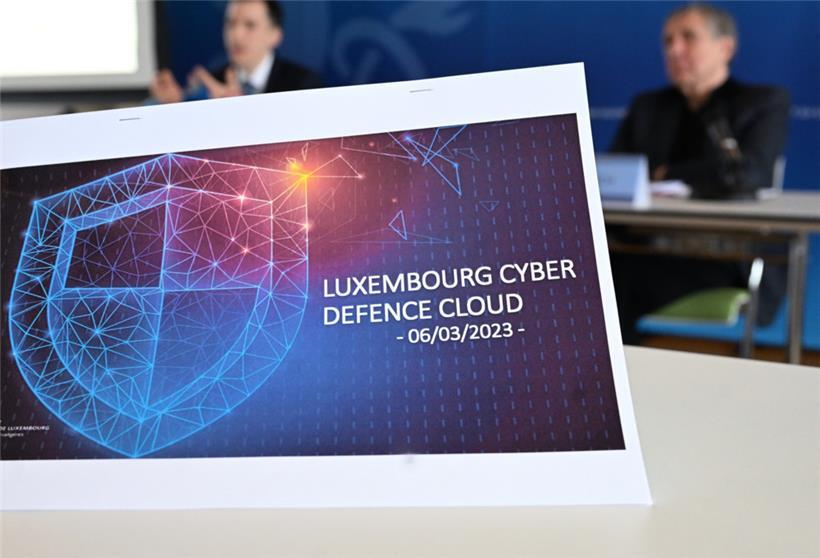 Ein digitaler Schild gegen Angriffe aus dem Netz: Verteidigungsminister Bausch hat am Montagmorgen den nächsten Teil der digitalen Verteidigungsstrategie vorgestellt
