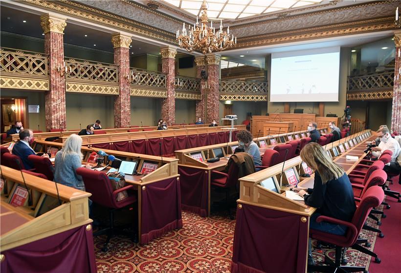 Ein doch eher ungewohntes Bild: Die Pressekonferenz zur Vorstellung der neuen Homepage wurde im Abgeordnetenhaus auf dem „Krautmaart“ abgehalten 
