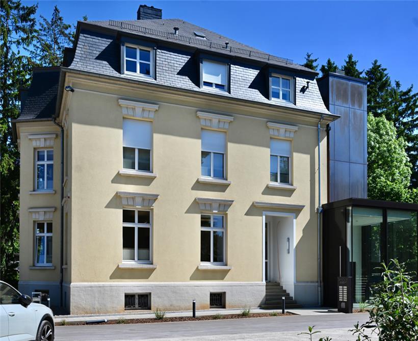 Ein echter Hingucker: stilvoll renoviert, nachhaltig genutzt – und heute das Zuhause eines modernen Ärztezentrums
