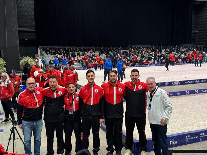 Ein erfolgreiches Team (v.l.n.r.): Alain Laterza (Delegationschef), Massimo Santioni, Paulo Serrano (Trainer), Adrien Daunois, Luc Cattazzo, Claudio Contardi, Gérard Schneider (FLBP-Präsident)
