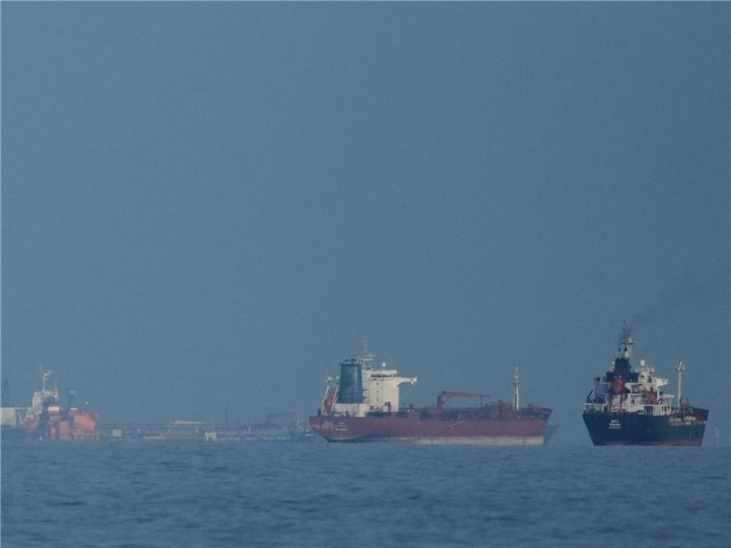 Erster nicht-iranischer Tanker passiert nach Feuerpause die strategische Hormus-Straße im Nahen Osten