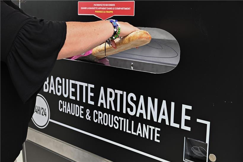 Ein frisches Baguette aus dem Automaten. „Etwas teuer (2 Euro), aber schnell ver...