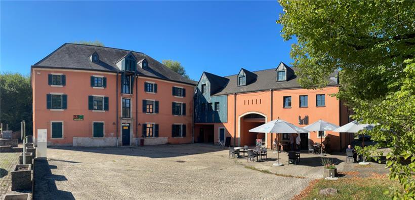 Ein gemütlicher Ort und ein über 200 Jahre altes Gebäude. Dank Bildungsministerium scheint die Zukunft nun in trockenen Tüchern.
