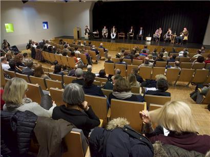 Moderner Konzertsaal mit perfekter Akustik, ideal für Gesang und musikalische Aufführungen