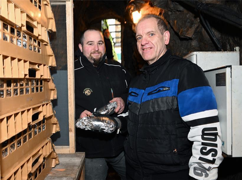 Ein gutes Team: Bäckermeister Claude Muller aus Vianden und Romain Kettmann vom „Syndicat d’initiative Stolzembourg“ sorgen für den ganz besonderen Stollen
