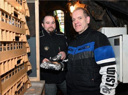 Ein gutes Team: Bäckermeister Claude Muller aus Vianden und Romain Kettmann vom „Syndicat d’initiative Stolzembourg“ sorgen für den ganz besonderen Stollen
