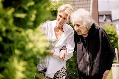 Ein hoher Cholesterinspiegel und eine nachlassende Sehkraft gehören jetzt zu den veränderbaren Risikofaktoren für Demenz
