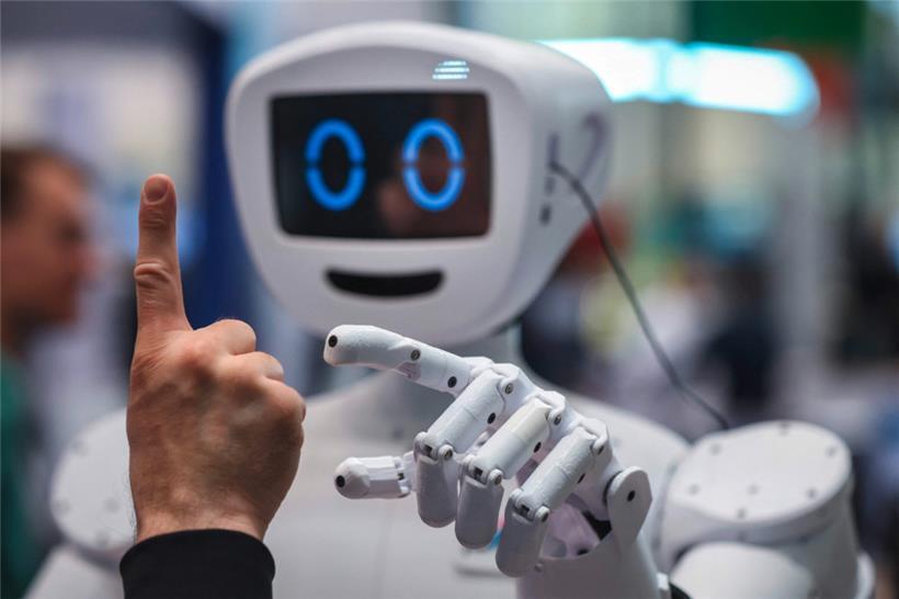 Ein humanoider Roboter auf der Hannover-Messe, der per 3D-Printer gedruckt werden kann. Trumps neue „KI-Verbreitungsregel“ könnte weitreichende Folgen haben.
