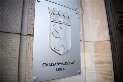 Ein inhaftierter deutscher Palliativmediziner steht unter Verdacht, mehr Menschen getötet zu haben als zunächst angenommen. Die Berliner Staatsanwaltschaft ermittelt wegen Mordes in mindestens acht Fällen
