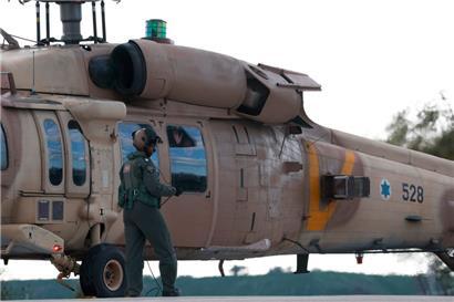 Ein israelischer Militärhelikopter hat am vergangenen Samstag eine Geisel in einen Ort in der Nähe von Tel Aviv gebracht
