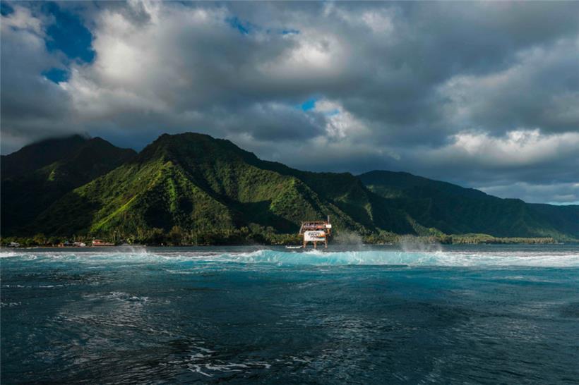 Ein neuer Surfturm vor der Küste von Teahupo’o könnte negative Auswirkungen auf das Riff, das Leben der Fische und die Wellen haben
