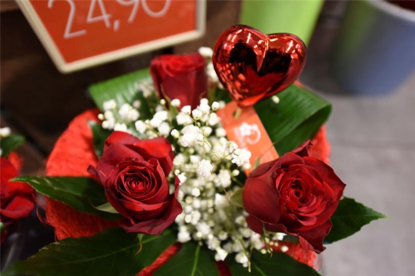 Ein paar rote Rosen fürs Schatzilein? Im Februar 7,5 Prozent teurer als im Januar.
