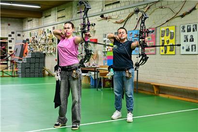 Mutter und Tochter Lea Tonus und Stefania Merlin beim gemeinsamen Sport, starke sportliche Verbindung und Leidenschaft