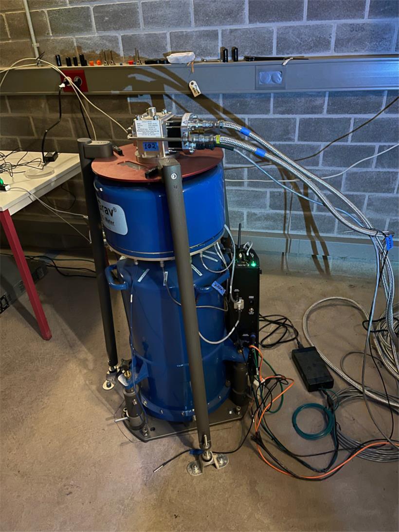 Ein supraleitender Gravimeter in den Tiefen der Gipsmine
