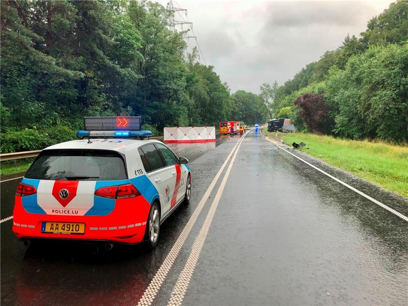 Ein tödlicher Unfall hat sich am Mittwochnachmittag auf der N7 zwischen Friedhof und Lipperscheid-Dellt ereignet
