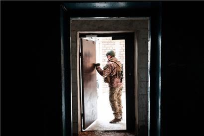 Ein ukrainischer Soldat in Bachmut – aus der Weltordnung ist innerhalb eines Jahres eine Weltunordnung geworden
