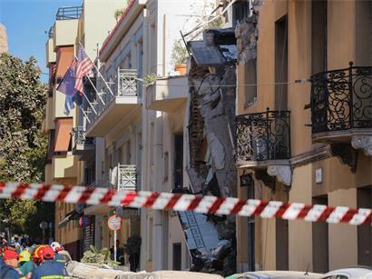 Ein zweistöckiges Gebäude ist im Stadtteil Plaka im Zentrum von Athen nach einer heftigen Explosion eingestürzt. Nach ersten Vermutungen könnte ein Gasleck die Explosion ausgelöst haben.