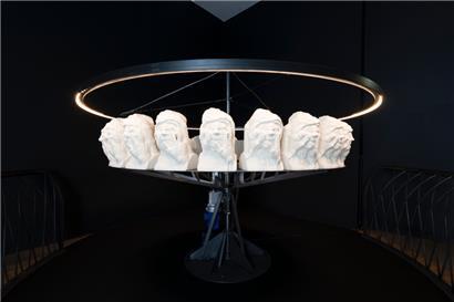 Einblick in die Ausstellung „The Mindful Hand“ von Eva L’Hoest
