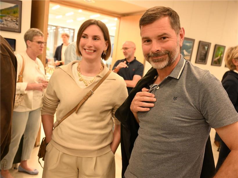 Abendliche Landschaft mit warmem Licht und ruhiger Atmosphäre bei Sonnenuntergang