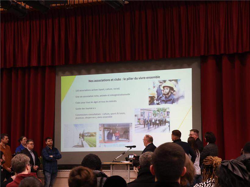 Bürgerempfang im Hall Polyvalent am Donnerstagabend mit Gästen und festlicher Atmosphäre