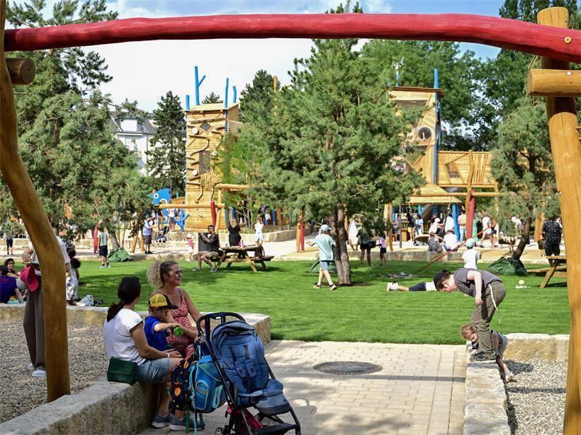 Neuer Spielplatz eröffnet: „Dass et esou bombastesch gëtt, hätte mir net geduecht“