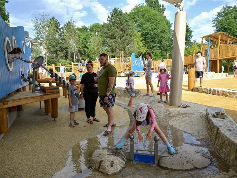 Neuer Spielplatz eröffnet: „Dass et esou bombastesch gëtt, hätte mir net geduecht“