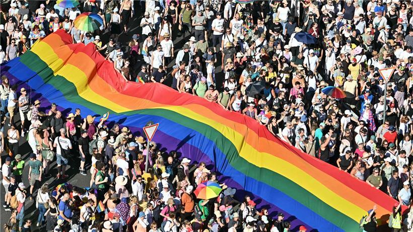 Wie sich Viktor Orbáns Regime auf queere Menschen auswirkt und worauf sie jetzt hoffen Eindrücke von der Pride in Budapest 2025