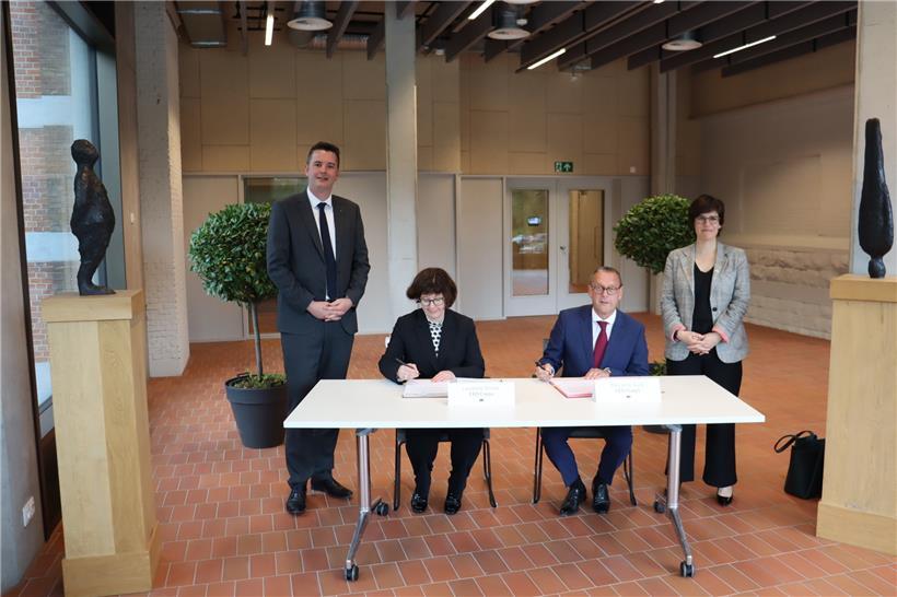 Eine Absichtserklärung rund um die grenzüberschreitende Zusammenarbeit in puncto Wasserstoff wurde am Mittwoch unterzeichnet
